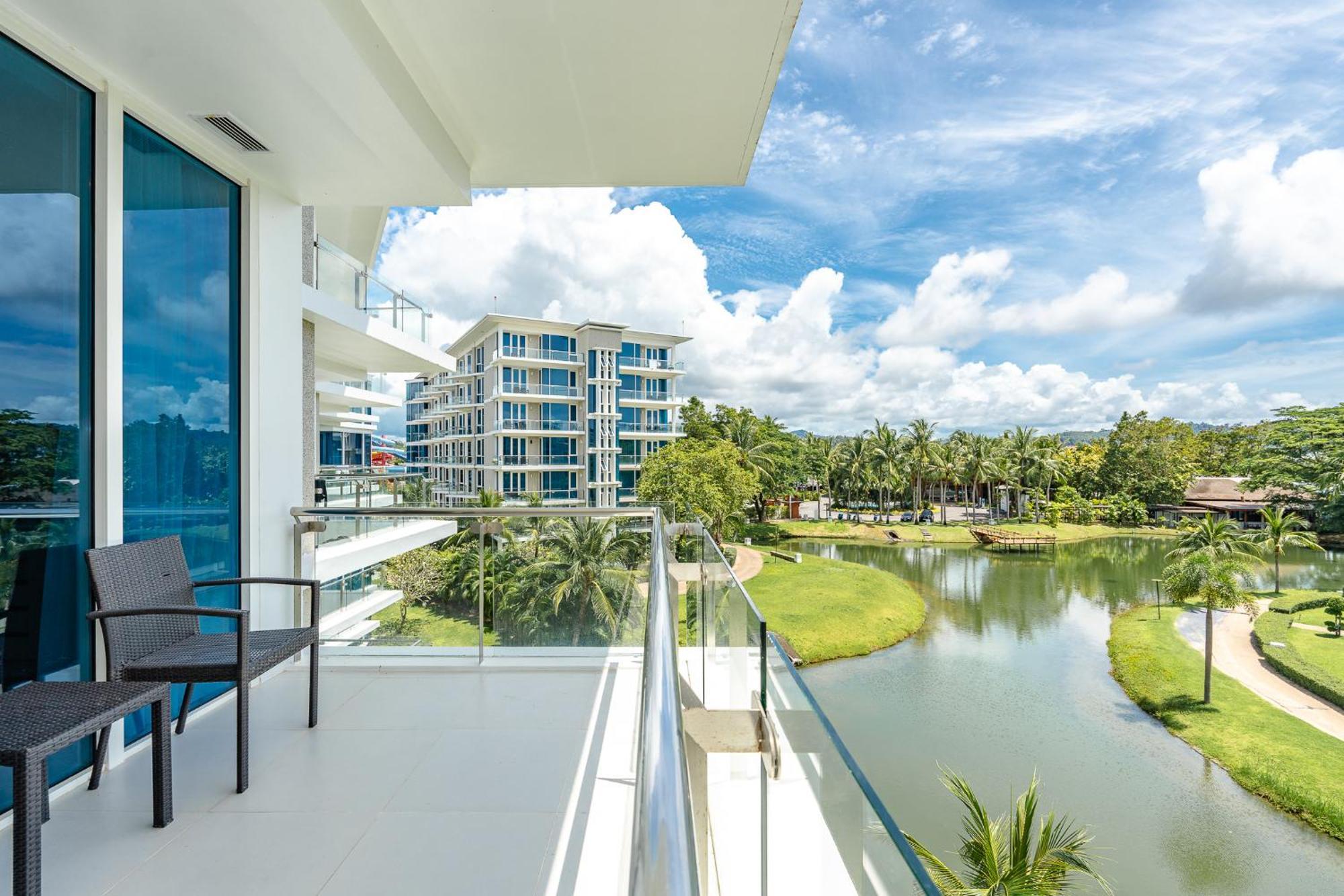 Splash Beach Resort, Maikhao Phuket - Sha Extra Plus Mai Khao Eksteriør bilde Balcony view of the golf course at The Ivy at River Ranch