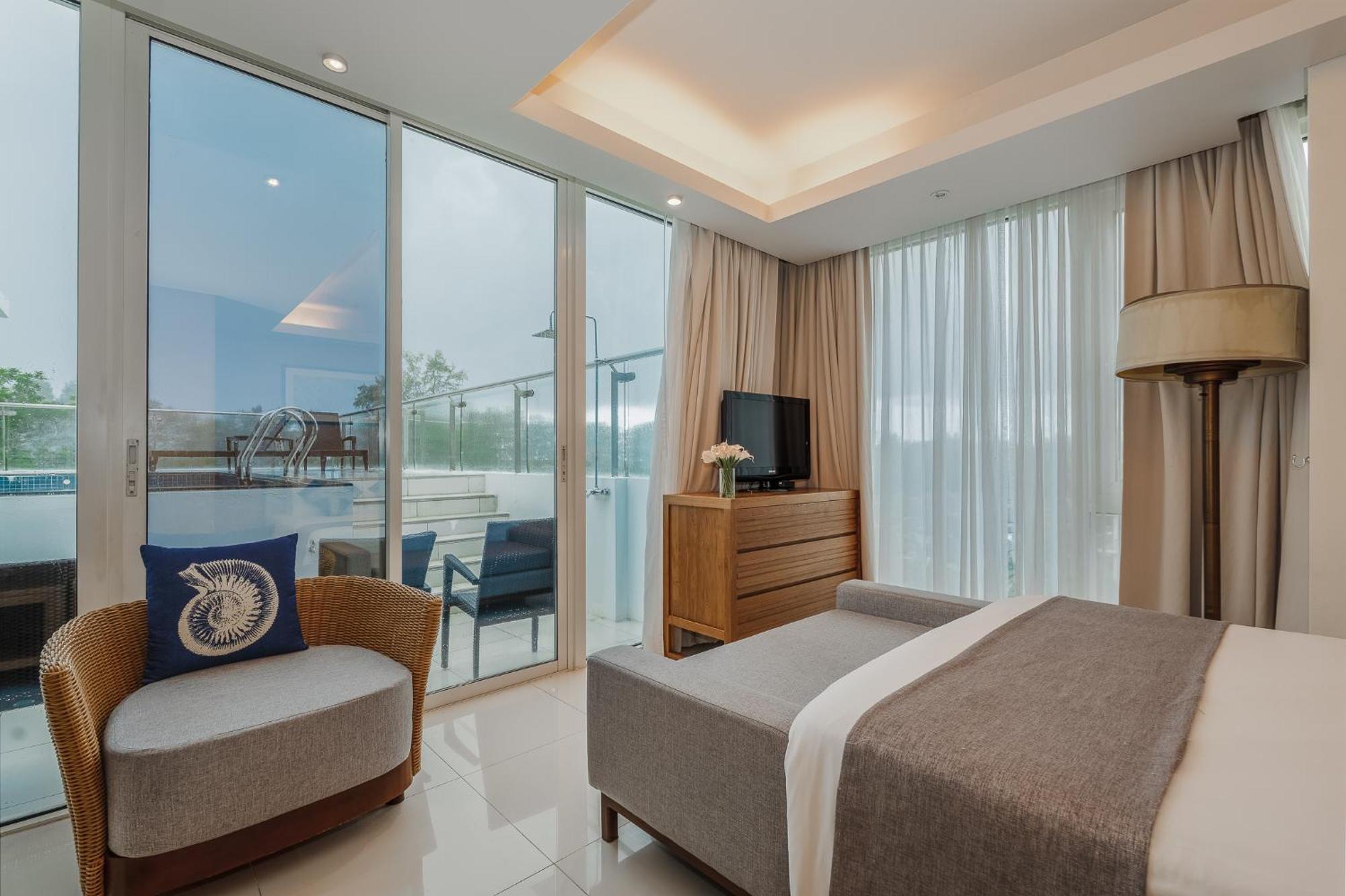 Splash Beach Resort, Maikhao Phuket - Sha Extra Plus Mai Khao Eksteriør bilde A bedroom at the hotel