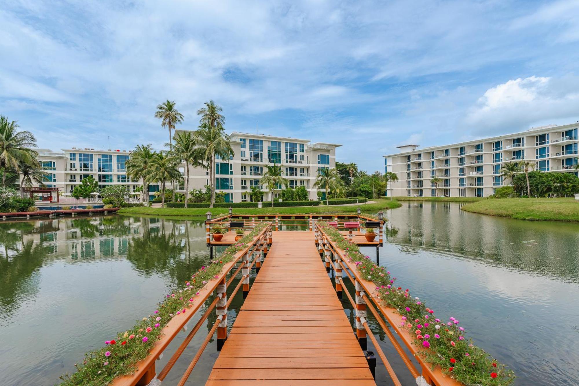 Splash Beach Resort, Maikhao Phuket - Sha Extra Plus Mai Khao Eksteriør bilde The Village at Hua Hin Resort