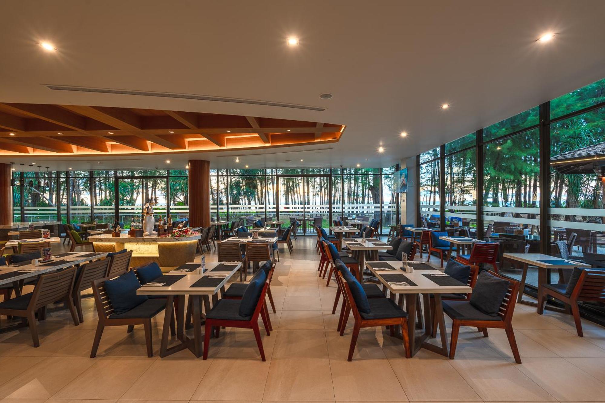 Splash Beach Resort, Maikhao Phuket - Sha Extra Plus Mai Khao Eksteriør bilde The interior of the restaurant