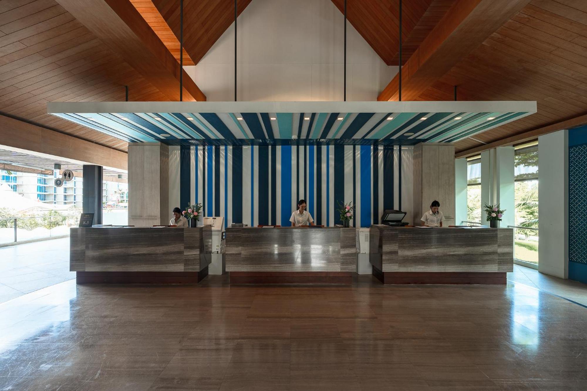 Splash Beach Resort, Maikhao Phuket - Sha Extra Plus Mai Khao Eksteriør bilde The lobby of the hotel